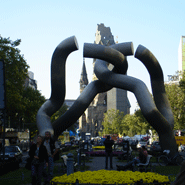 Sculpture on Taunzienstrasse